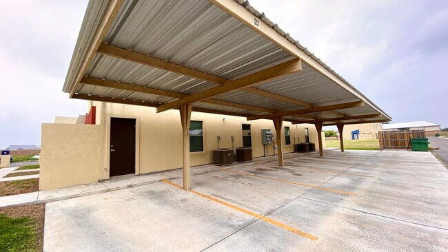 Building Photo - 1213 E Camellia Ave