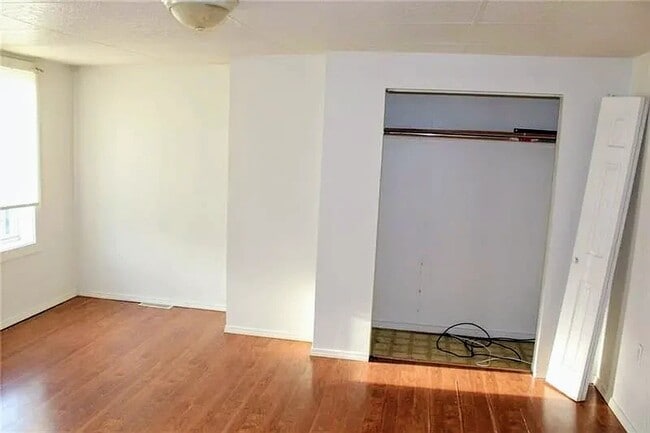 Building Photo - 115 Fairview Ave