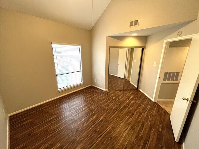 Building Photo - 4144 Greystone Way