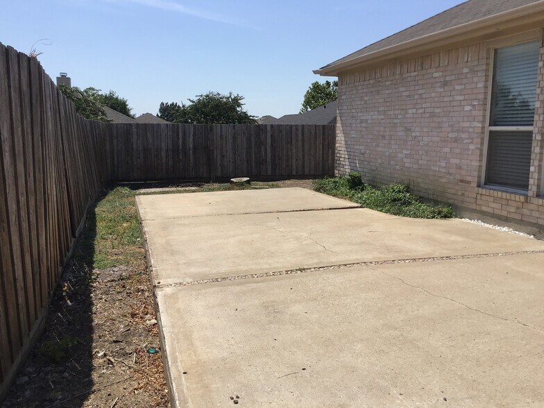 Building Photo - 1325 Misty Meadow Dr