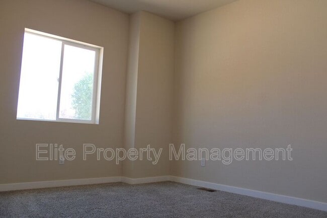Building Photo - 318 W Coral Dr