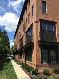Building Photo - 908 N Buchanan St