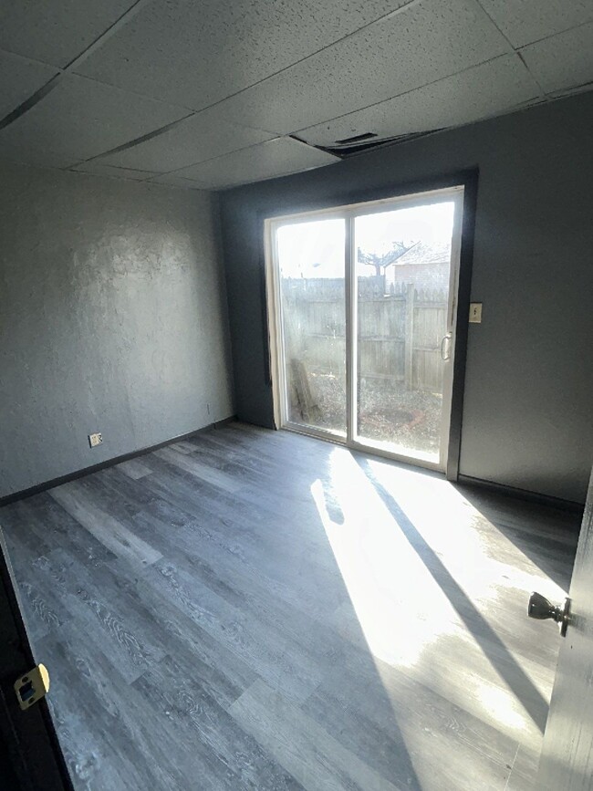 Building Photo - 3504 Blackstone Ave