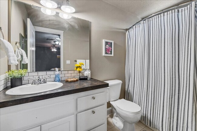 Building Photo - 2279 S Bear Claw Way