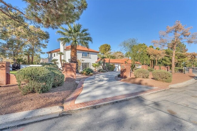 Building Photo - 2868 Vista Del Sol Ave