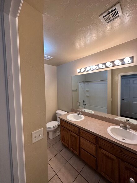 Building Photo - 809 Beechwood Way