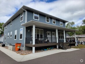 Building Photo - Superb 5 Bed 3 Bath close to UWEC, bike tr...