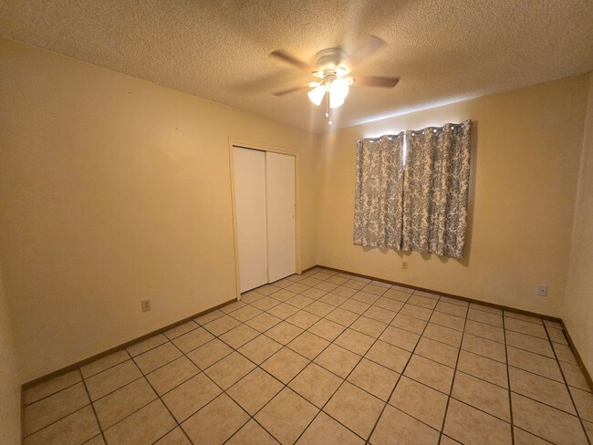 Building Photo - 2307 N Grand Ave