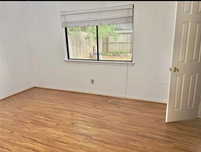 Building Photo - 22527 Wildwood Grove Dr