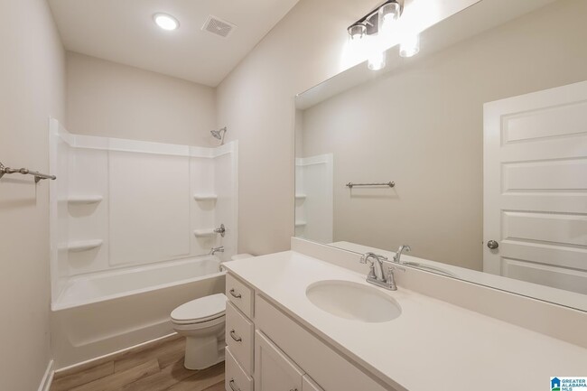 Building Photo - 142 Kings Wy