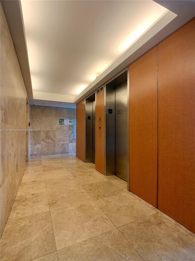 Building Photo - 1025 Alton Rd