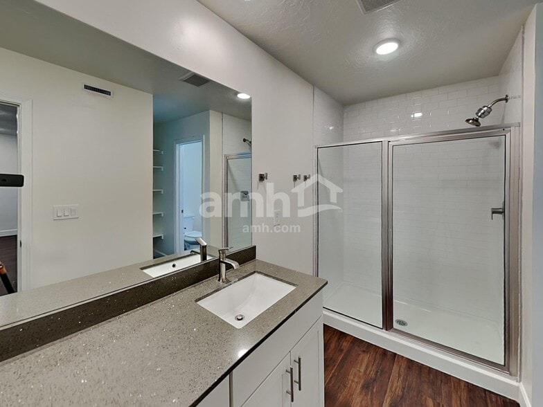 Building Photo - 1278 Vlg Grn Trl