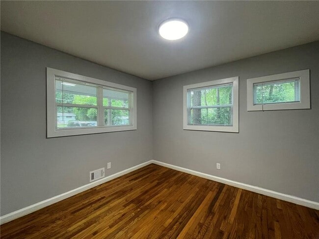 Building Photo - 3521 Raymond Dr