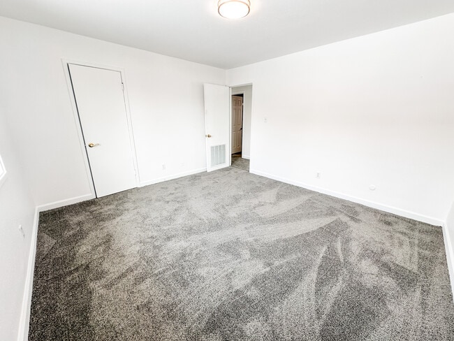 Building Photo - 41026 Gunter Ct