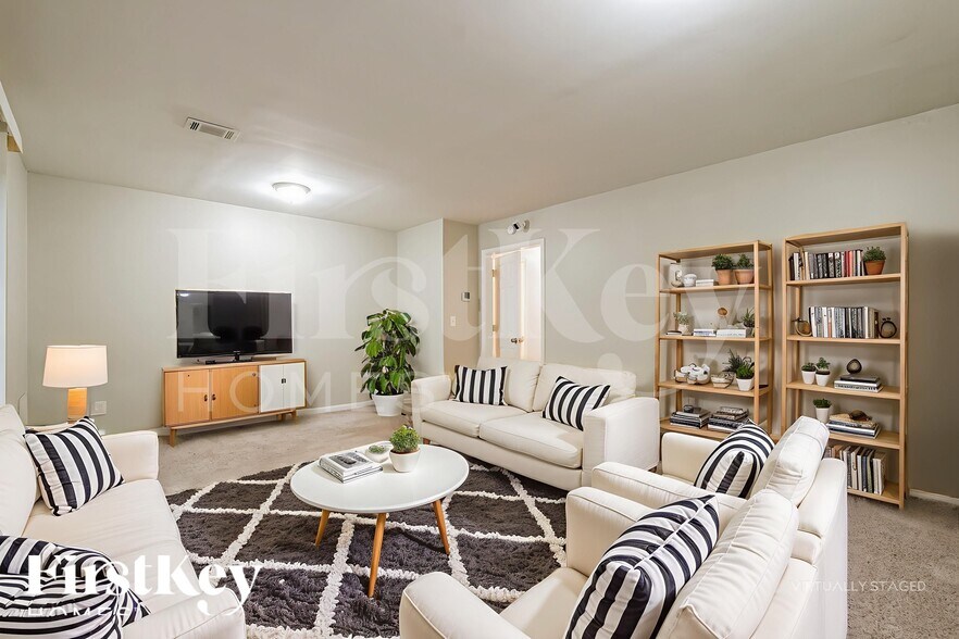 Building Photo - 5266 Ridge Forest Dr