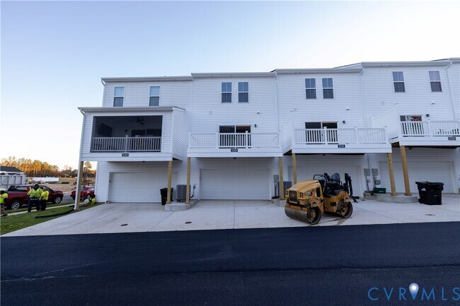 Building Photo - 15363 Sunray Aly