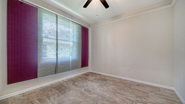 Building Photo - 4-Bedroom Home with Pool in Eastlake Commu...