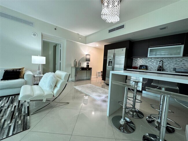 Building Photo - 950 Brickell Bay Dr