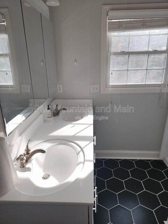 Building Photo - 52 Kirby Rd