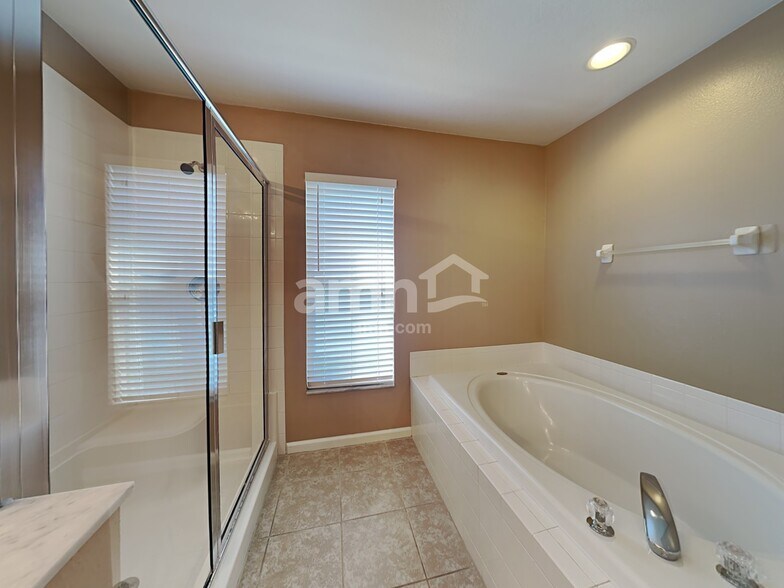 Building Photo - 1107 Summer Breeze Dr
