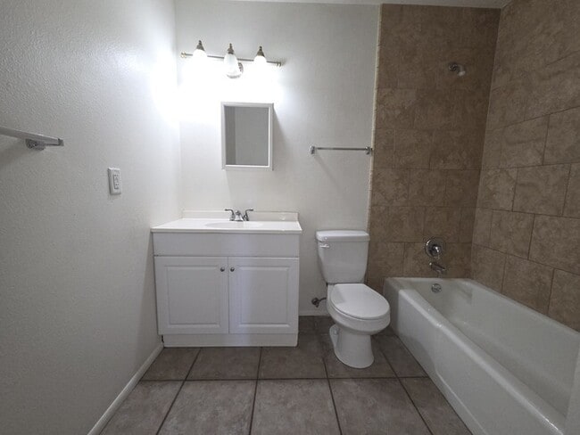 Building Photo - Great Tempe 3 bedroom 2 bath
