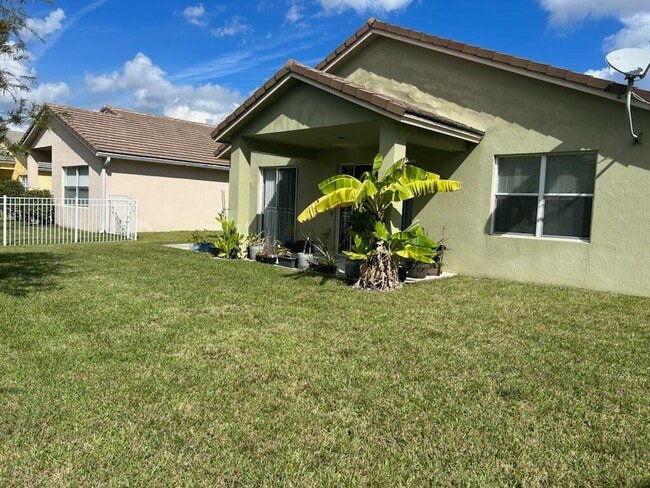 Building Photo - 9981 SW Glenbrook Dr