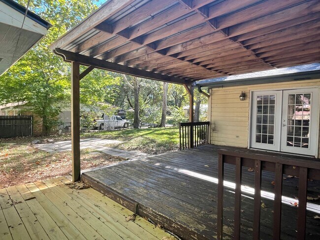 Building Photo - Large 4 Bedroom Home in Southern Hills