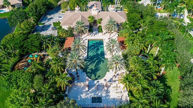 Building Photo - 10513 Versailles Blvd