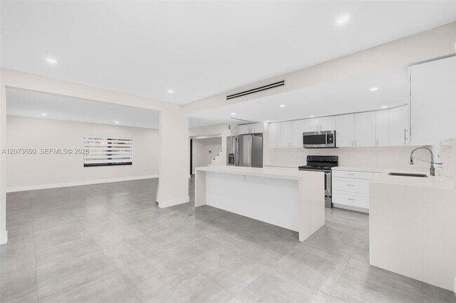 Building Photo - 345 Sarto Ave
