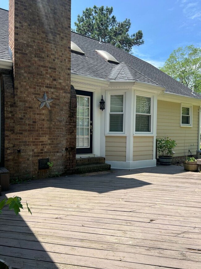 Building Photo - 103 Sunrise Bluff Ln