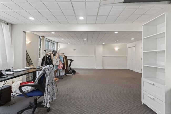 Building Photo - 178 Exeter Rd