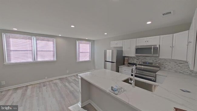 Building Photo - 206 E Walnut Park Dr