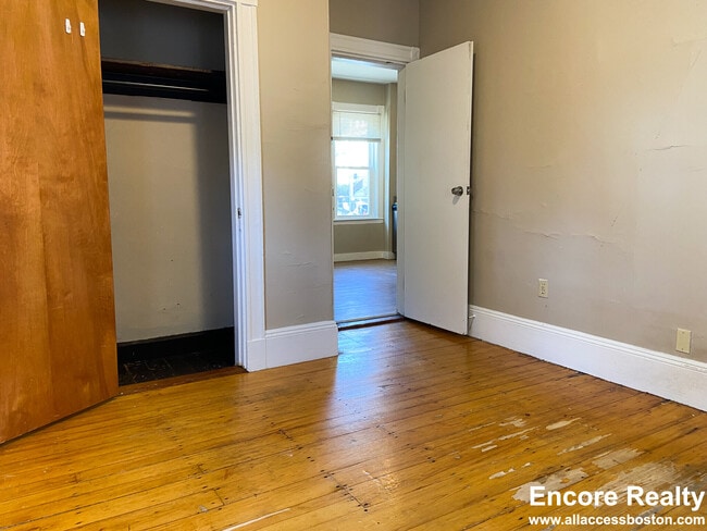 Building Photo - 8-8 Sunset St