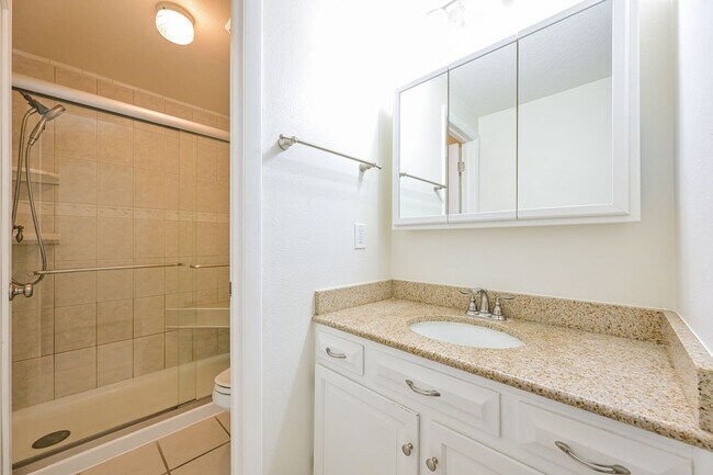 Building Photo - Spacious 4 Bed/2 Bath in Desirable Willow Creek.