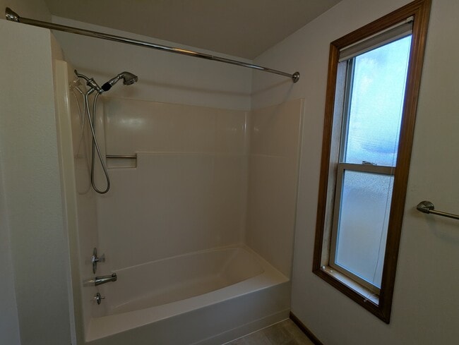 Building Photo - 1315 NE Paula Dr