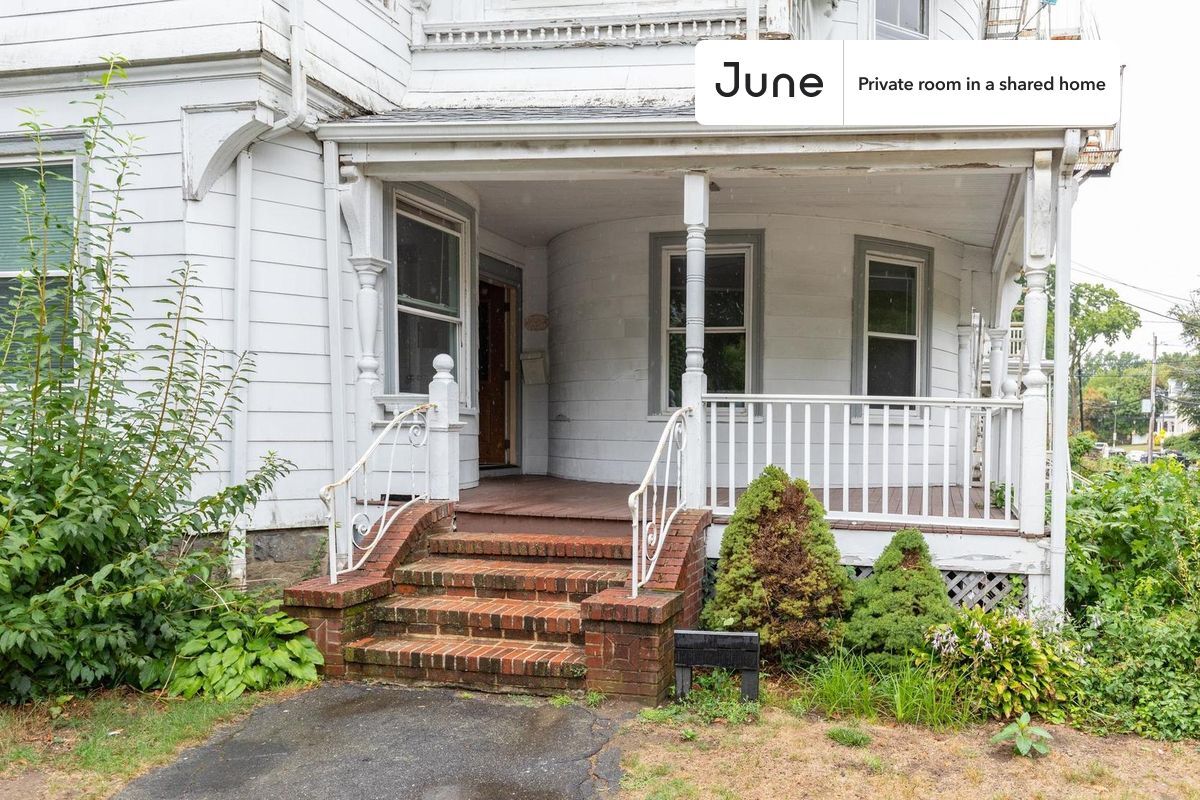 Building Photo - Room in Shared 6 bed/2 bath home