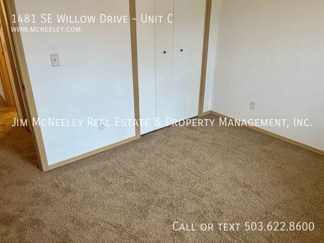 Building Photo - 1481 SE Willow Dr