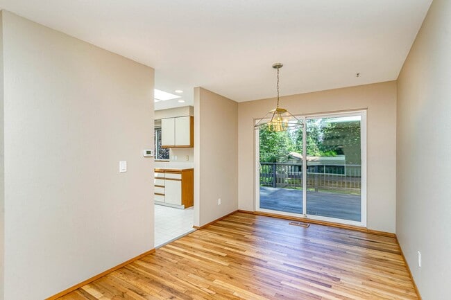 Building Photo - 3bd/2.5ba Bellevue House