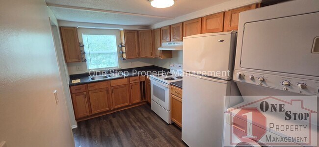 Building Photo - 5020 NW High Dr Terrace