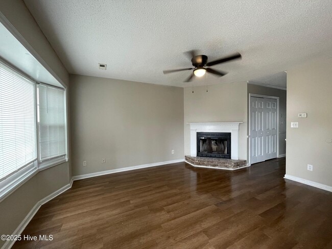 Primary Photo - 1113 Grovemont Dr