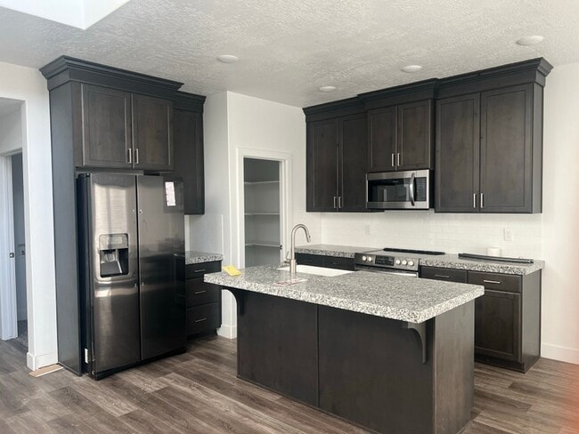 Building Photo - 1140 S 1500 W