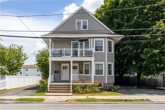 Primary Photo - 15 Radcliffe Ave