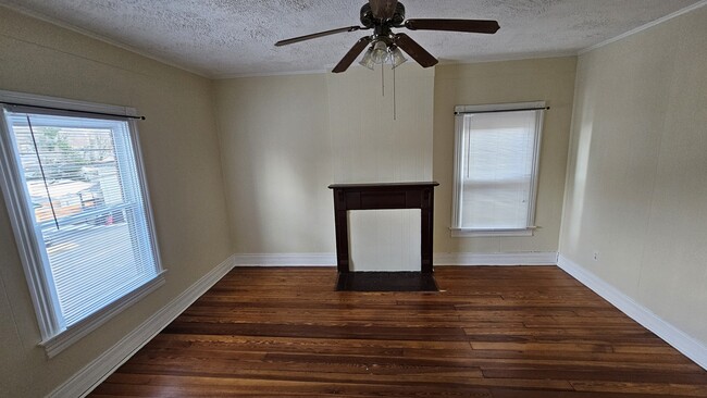 1st Bedroom - 834 N Augusta St