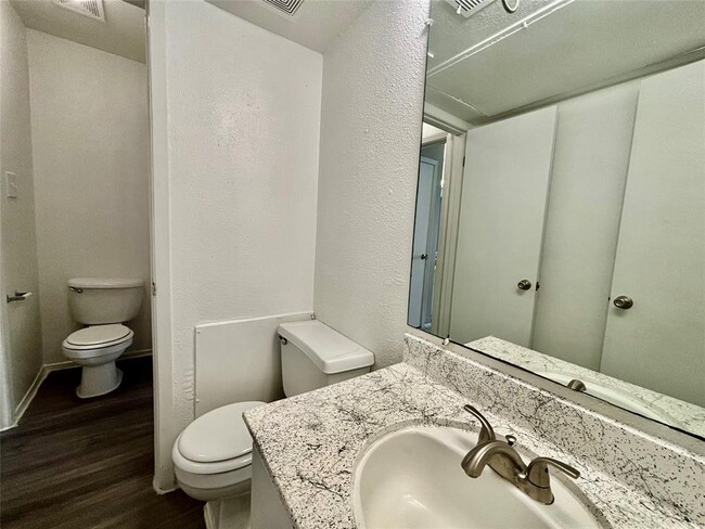 Building Photo - 6500 W 43rd St