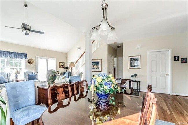 Building Photo - Beautifully maintained home in Birkdale with hardwood floors throughout 1st floor.