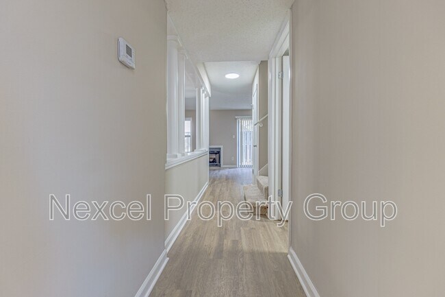 Building Photo - 6730 Racquet Club Dr