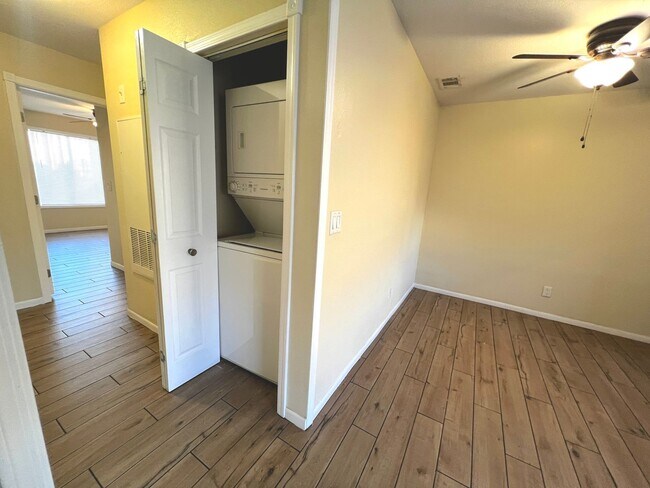 Building Photo - 2bed/2bath first floor condo