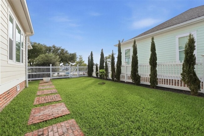 Building Photo - 10 Mariner Pass