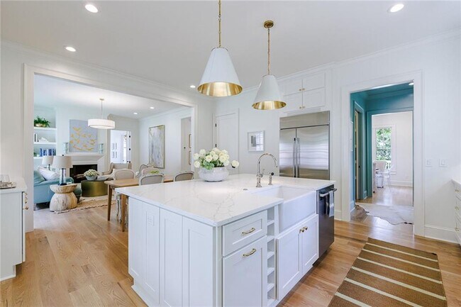 Building Photo - 2717 Skyland Dr NE