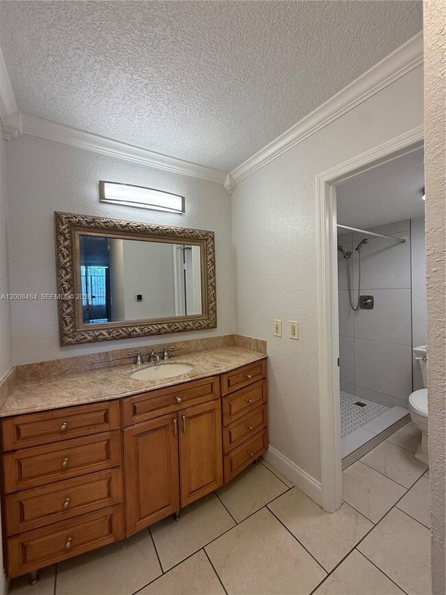 Building Photo - 9140 Fontainebleau Blvd